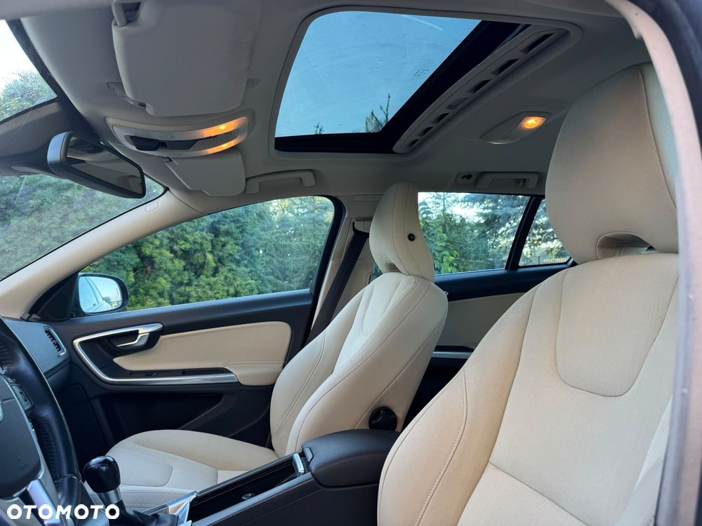 Volvo V60 D3 Momentum - 8