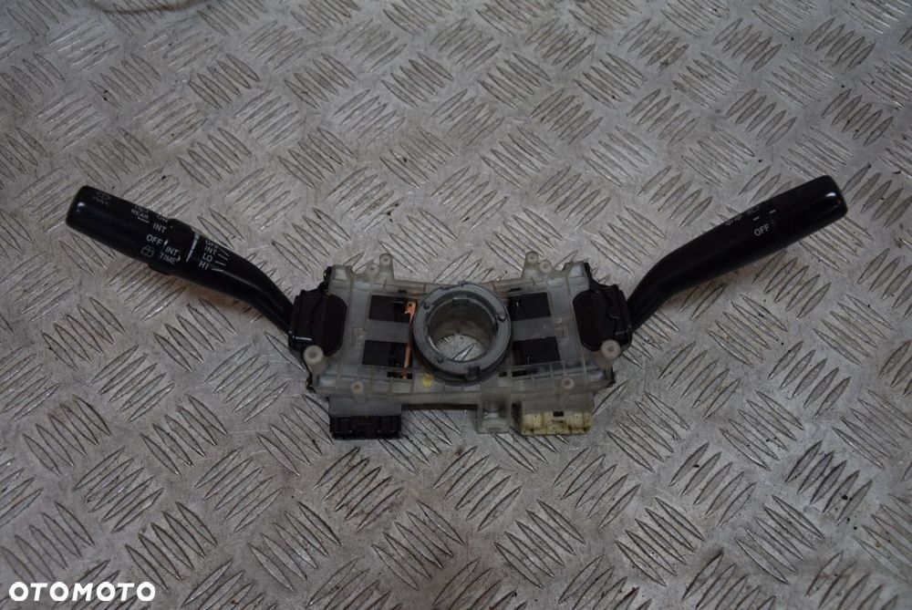 TOYOTA 4 RUNNER MANETKA MANETKI PAJĄK UK KPL. - 1