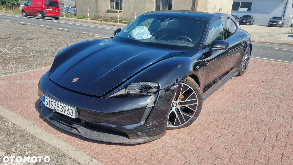 Porsche Taycan Performance Plus - 3