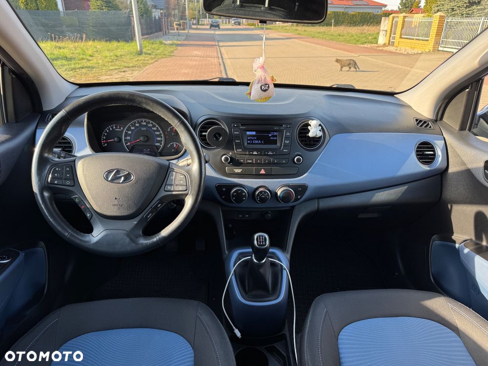 Hyundai i10 1.0 Fifa World Cup Edition - 10