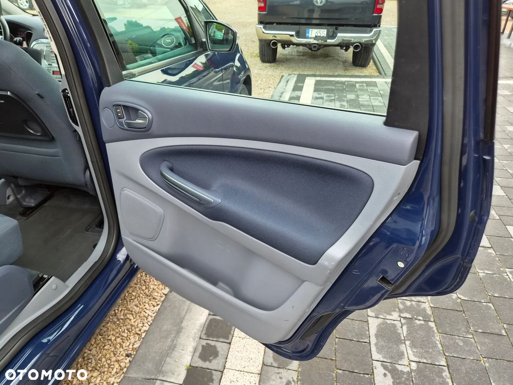 Ford Galaxy - 22