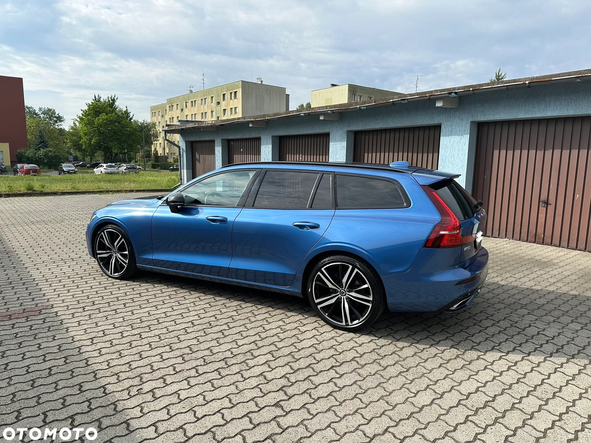 Volvo V60 D4 R-Design - 4