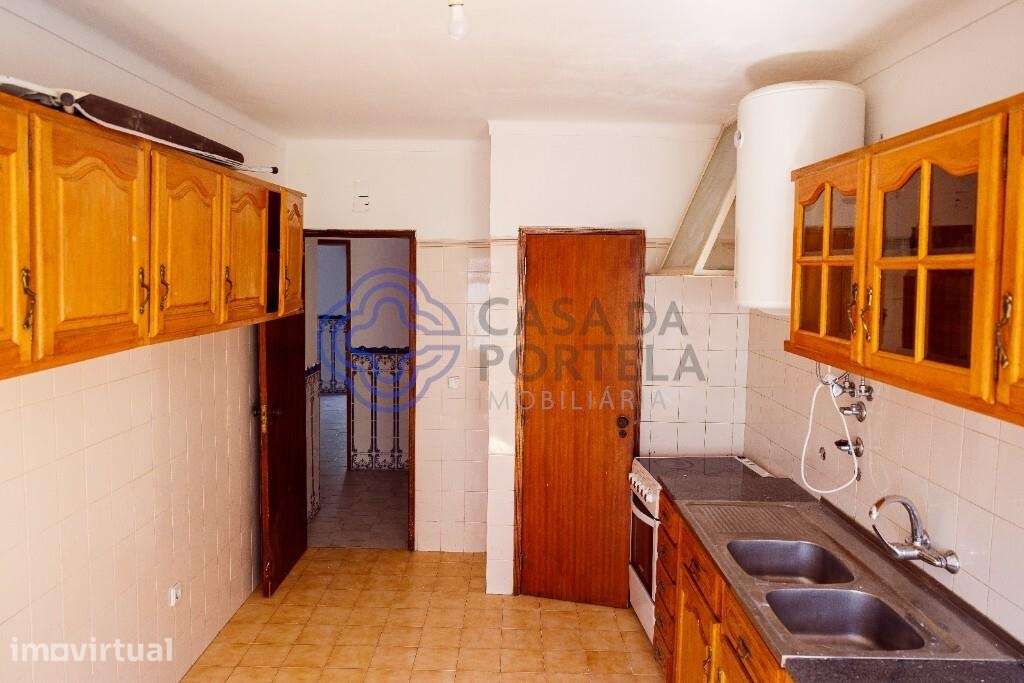 Apartamento T3 no Entroncamento com arrecadação e próximo à estação - Grande imagem: 3/20