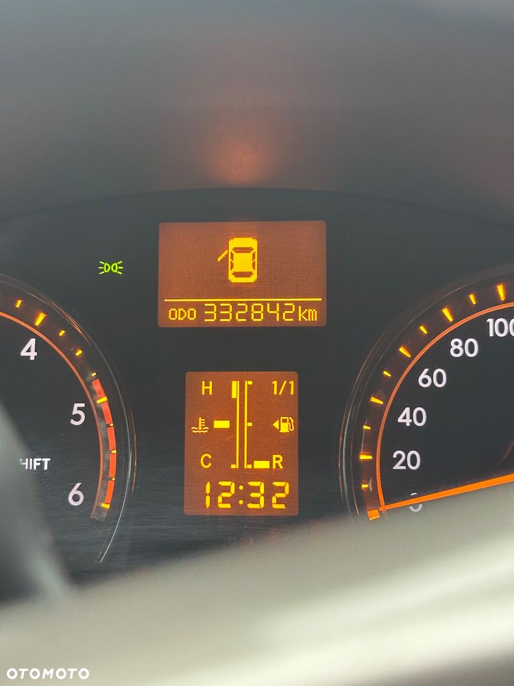 Toyota Avensis 2.0 D-4D - 11