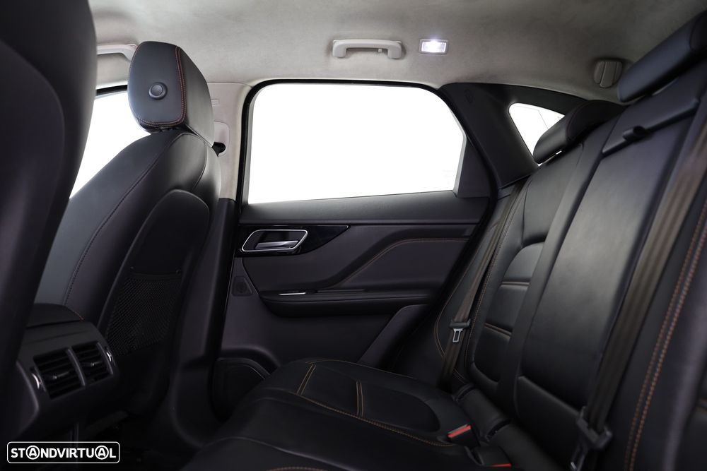 Jaguar F-Pace 2.0 i4D Prestige Aut. - 6