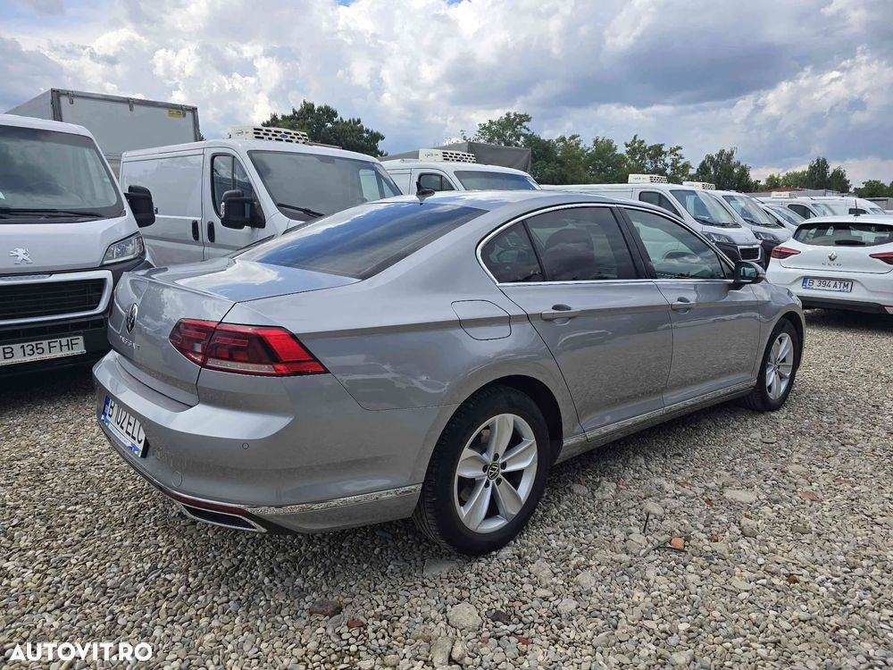 Volkswagen Passat - 4