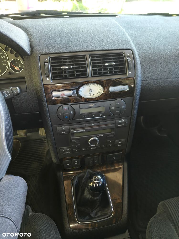 Ford Mondeo 1.8 Ghia - 17