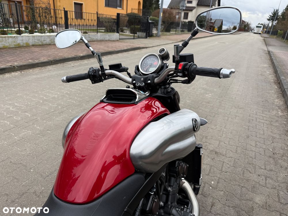 Yamaha V-MAX - 16