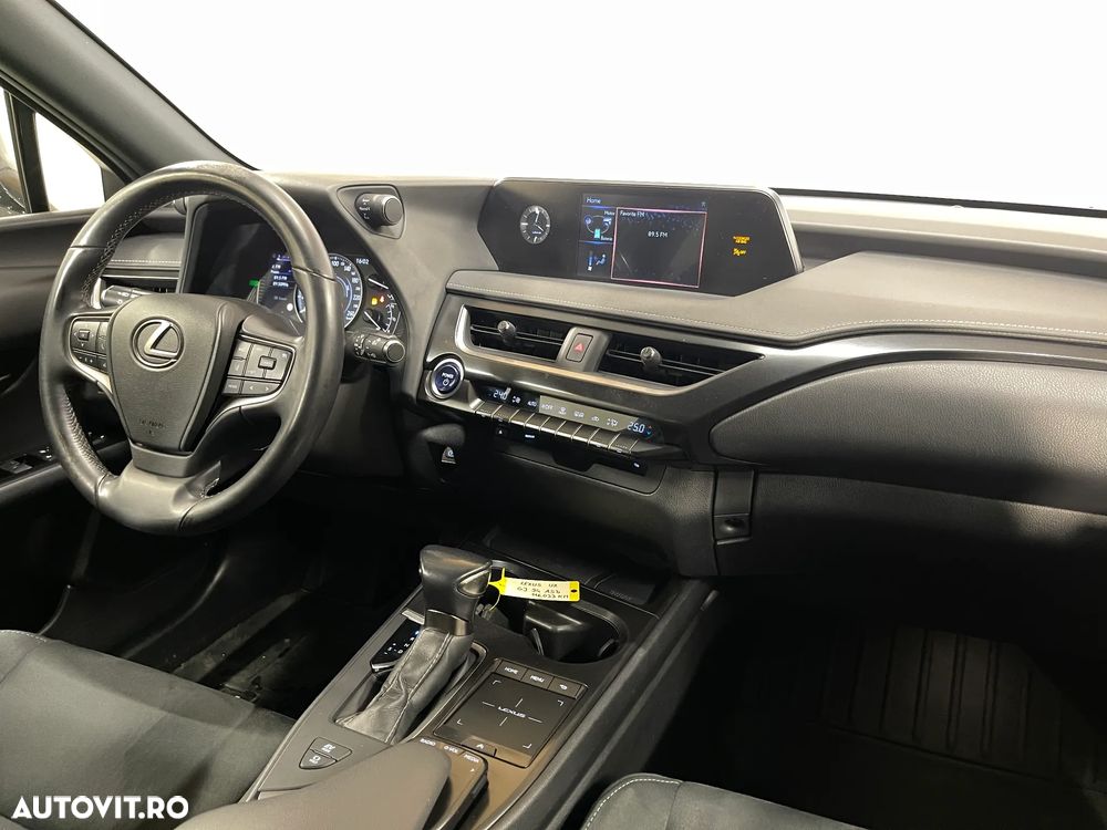 Lexus UX 250h FWD Business - 8