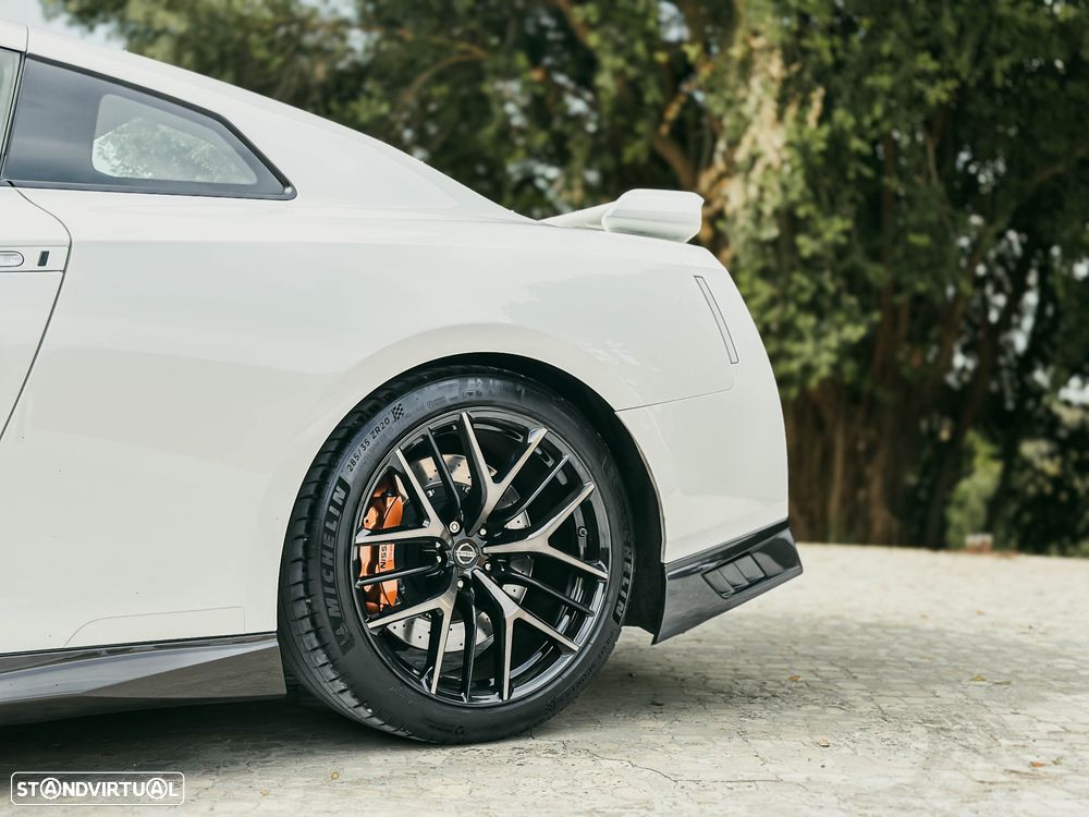 Nissan GT-R - 2
