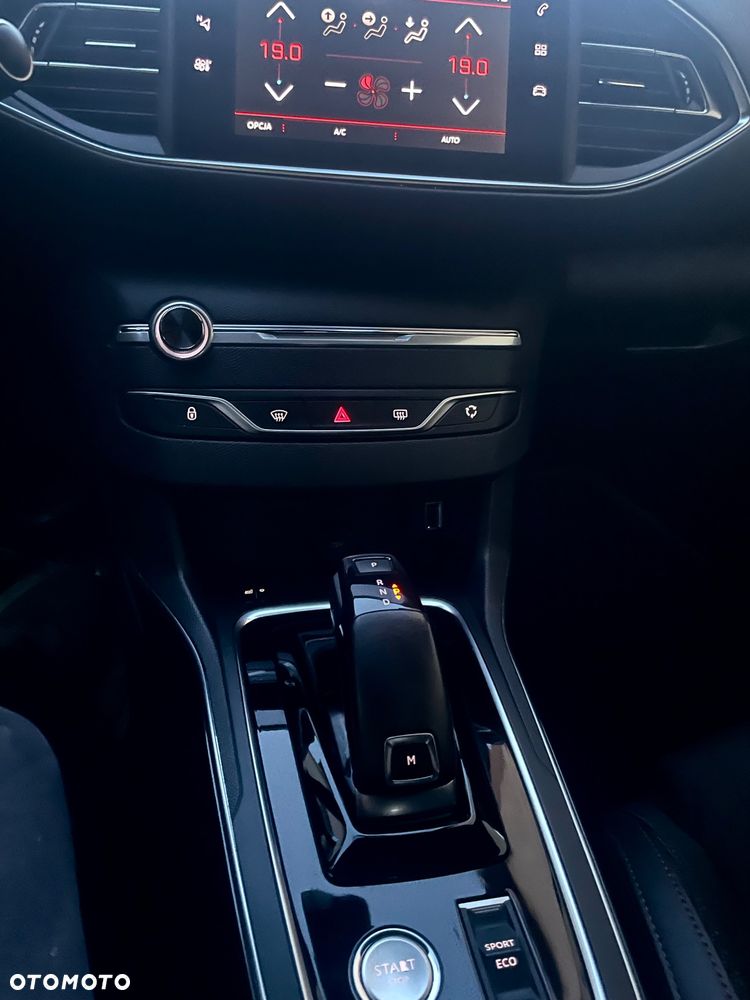 Peugeot 308 PureTech 130 GPF EAT8 Stop & Start Allure Business-Paket - 11