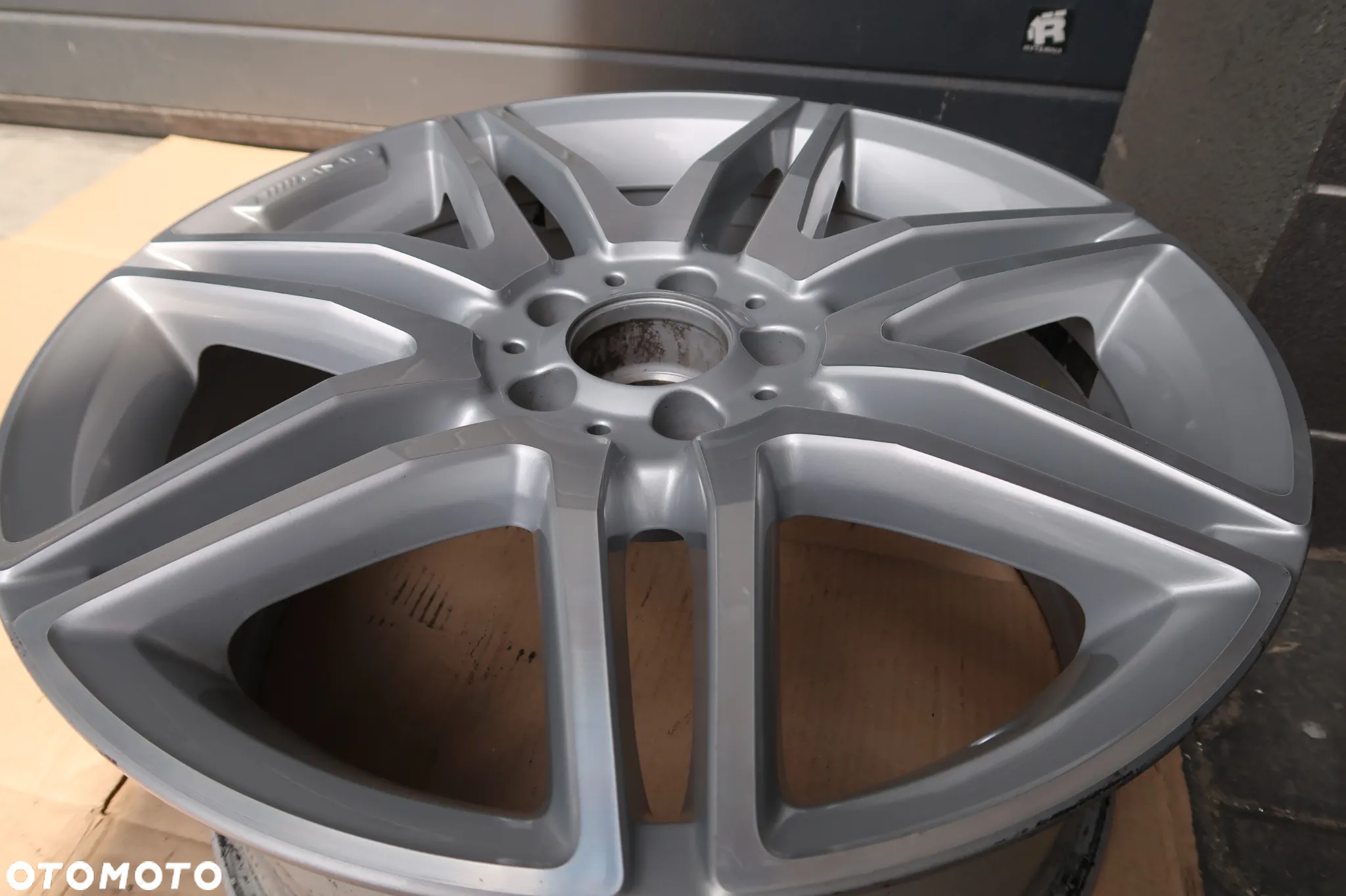 C16 FELGA MERCEDES E KLASA A2124011900 8,5X19ET44 IDEALNA - 2