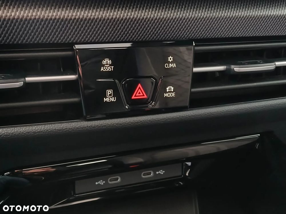 Volkswagen Golf 1.5 eTSI OPF DSG R-Line - 22