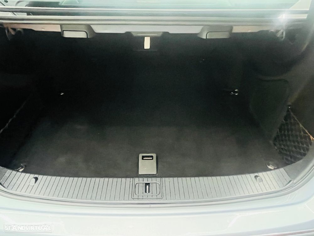 Mercedes-Benz E 300 Bluetec Hybrid Avantgarde - 18