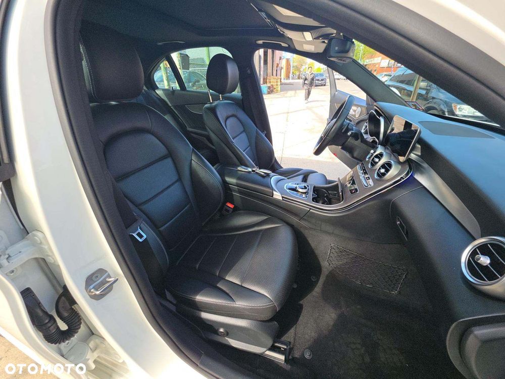 Mercedes-Benz Klasa C 300 4Matic 9G-TRONIC AMG Line - 11