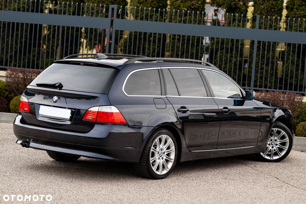 BMW Seria 5 525i xDrive - 11