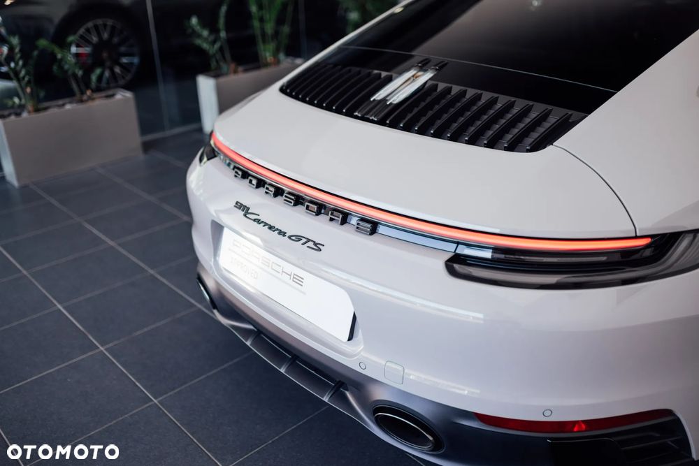 Porsche 911 Carrera GTS - 23