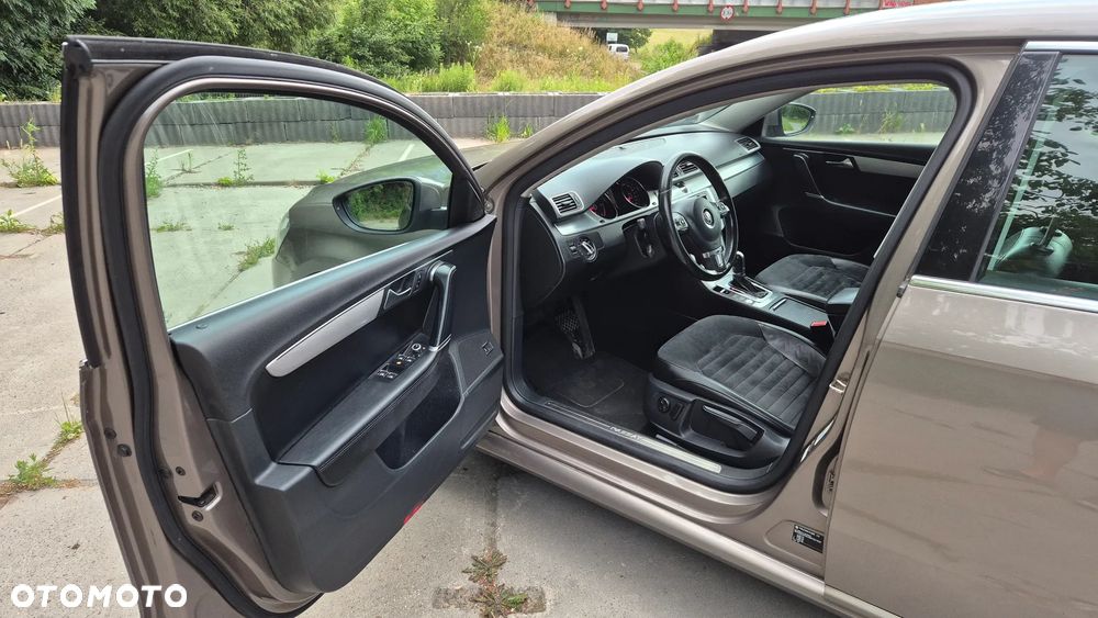 Volkswagen Passat 2.0 TDI Highline DSG - 9