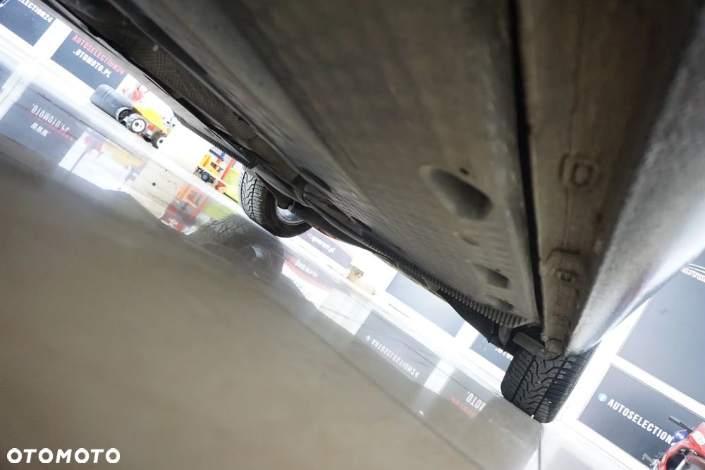 Volkswagen Golf 2.0 TDI Highline - 12