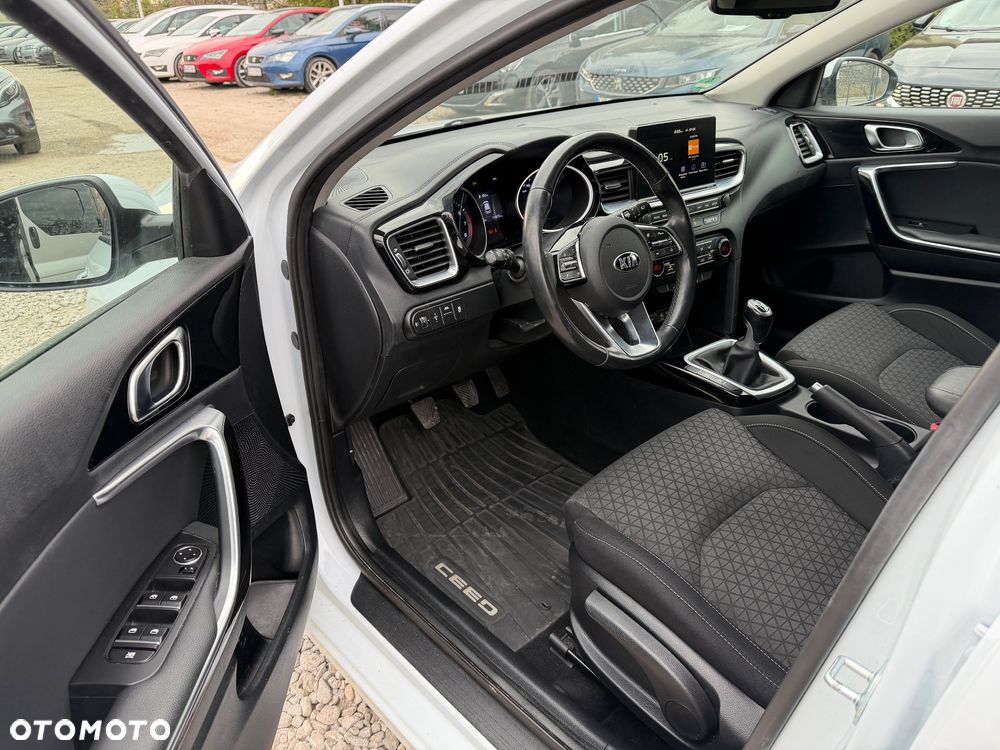 Kia Ceed 1.4 T-GDI OPF Vision - 23