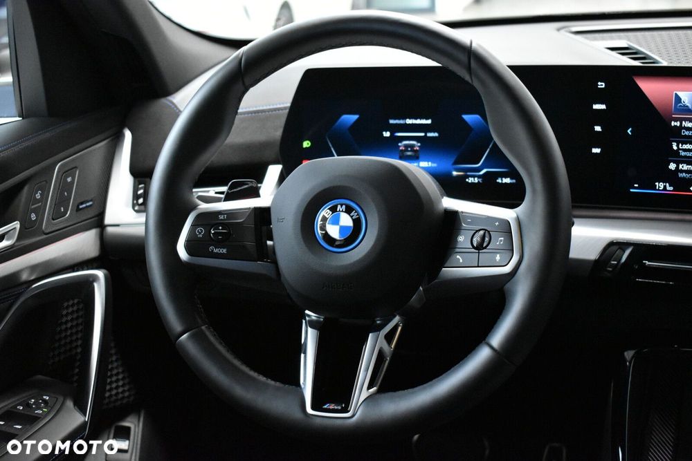 BMW iX2 - 14