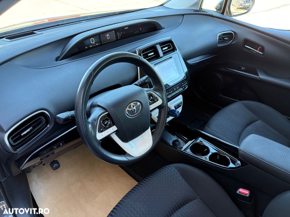 Toyota Prius (Hybrid) Executive - 14