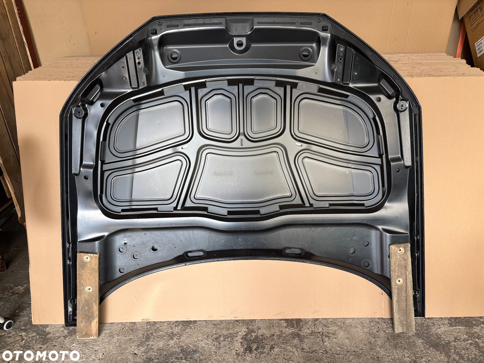 Audi A4 B9 8W0 Maska silnika - 3