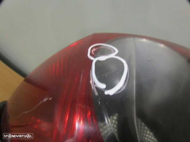 Farol Tras Stop3159 RENAULT MEGANE 2 2003 1.5DCI 80CV 5P CINZA ESQ ORIGINAL Danificado - 2