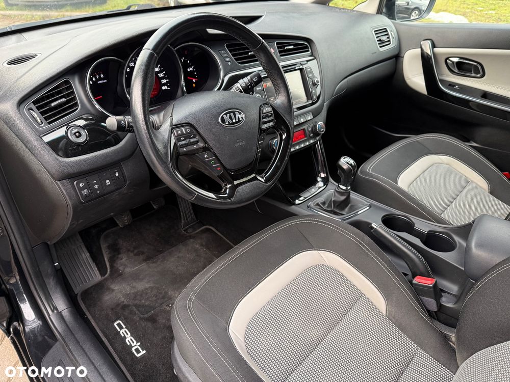 Kia Ceed 1.6 GDI Dream Team Edition - 10