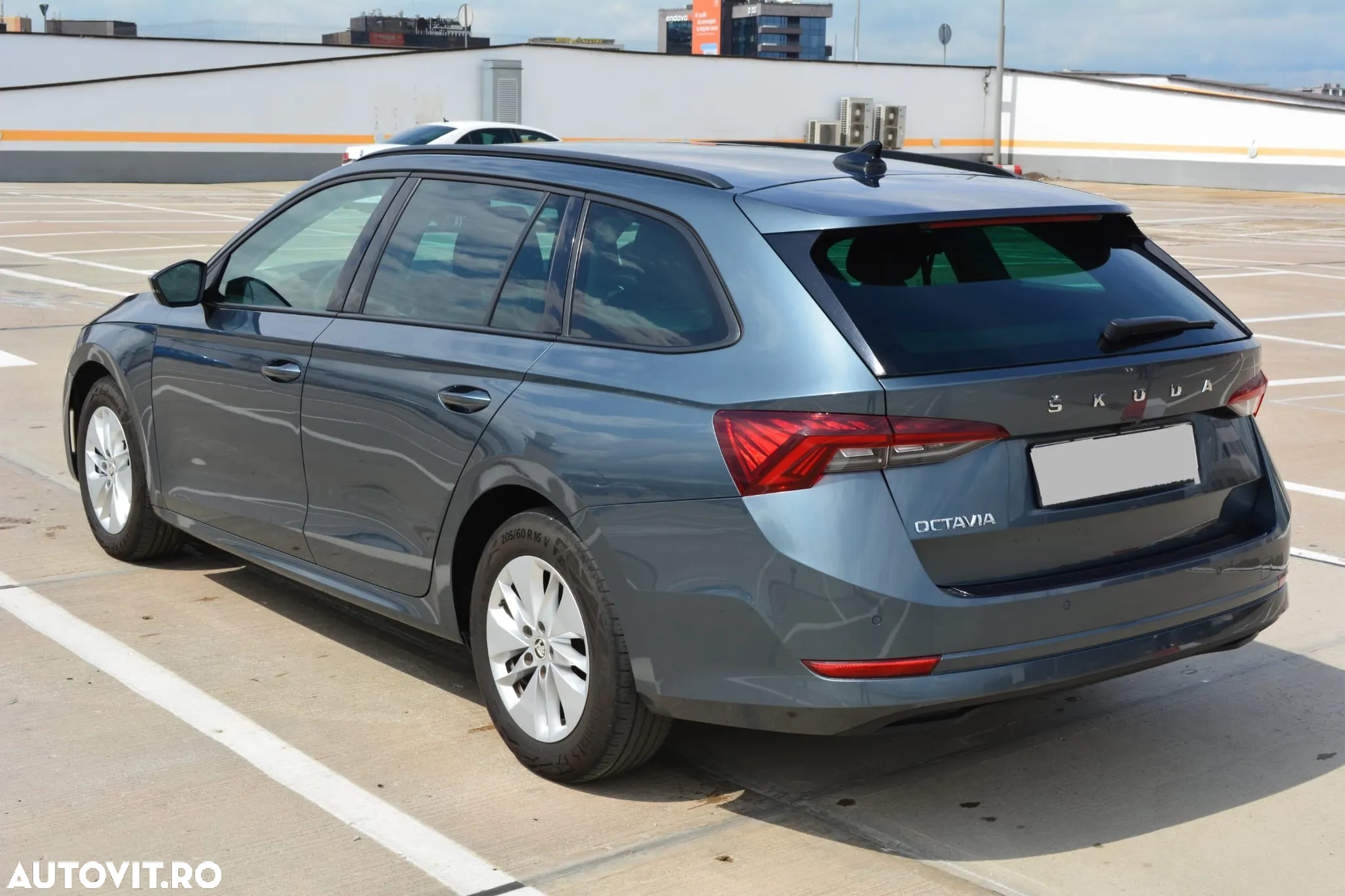 Skoda Octavia Combi 2.0 TDI DSG Ambition - 8