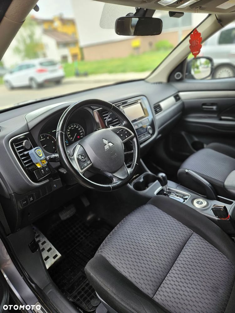 Mitsubishi Outlander 2.2 DID Instyle Navi - 13