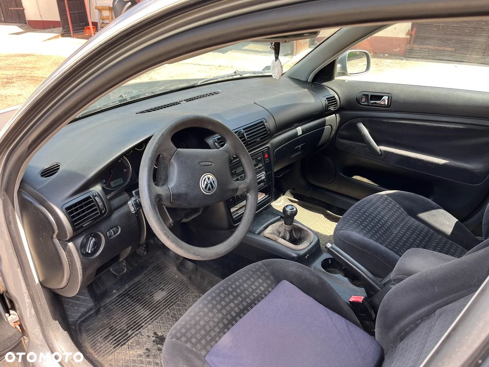 Volkswagen Passat 1.9 TDI Basis - 16