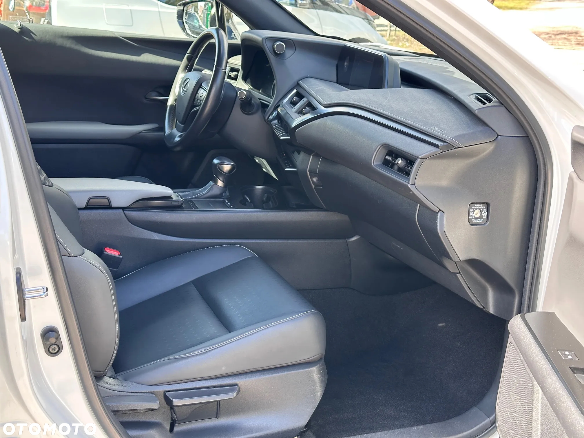Lexus UX 250h Elegance 2WD - 30