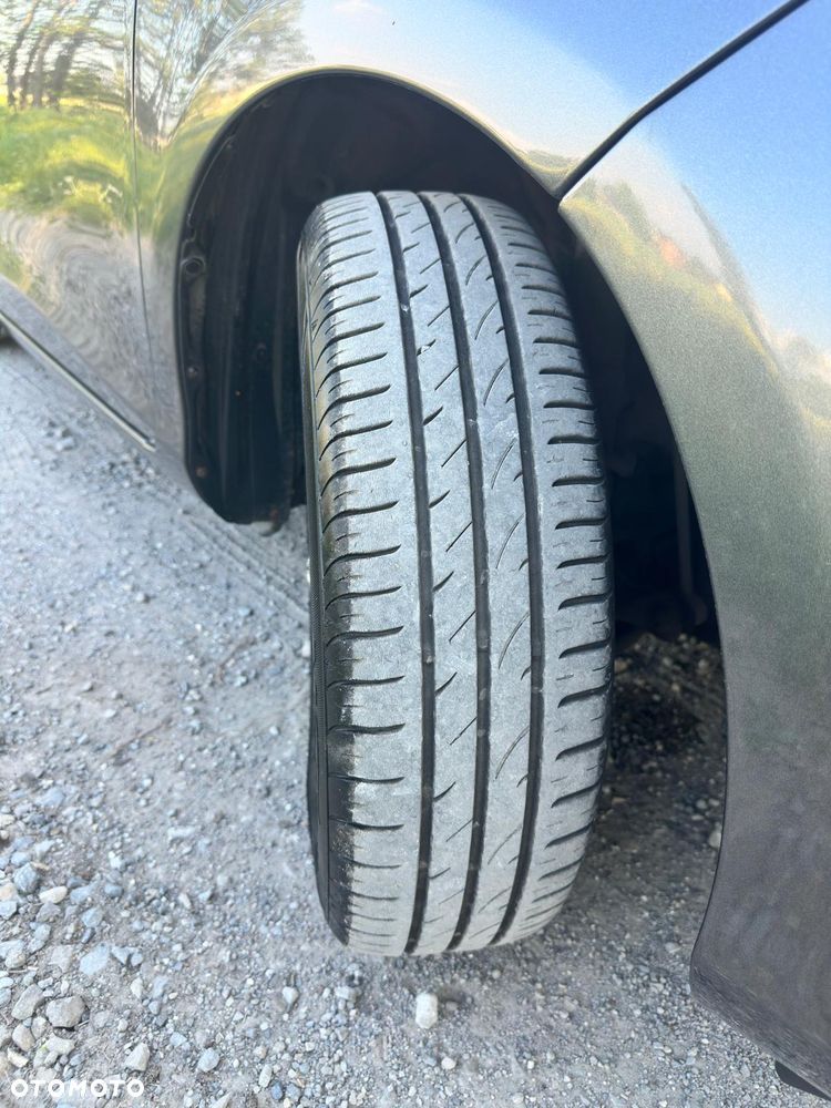Toyota Yaris 1.0 Premium - 9