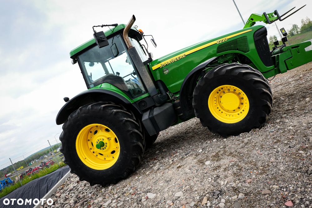 John Deere 8220 - 22