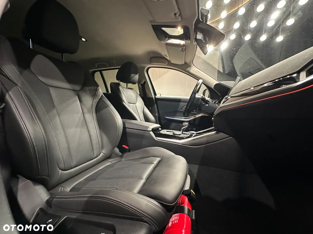 BMW Seria 3 320d xDrive Sport Line - 23