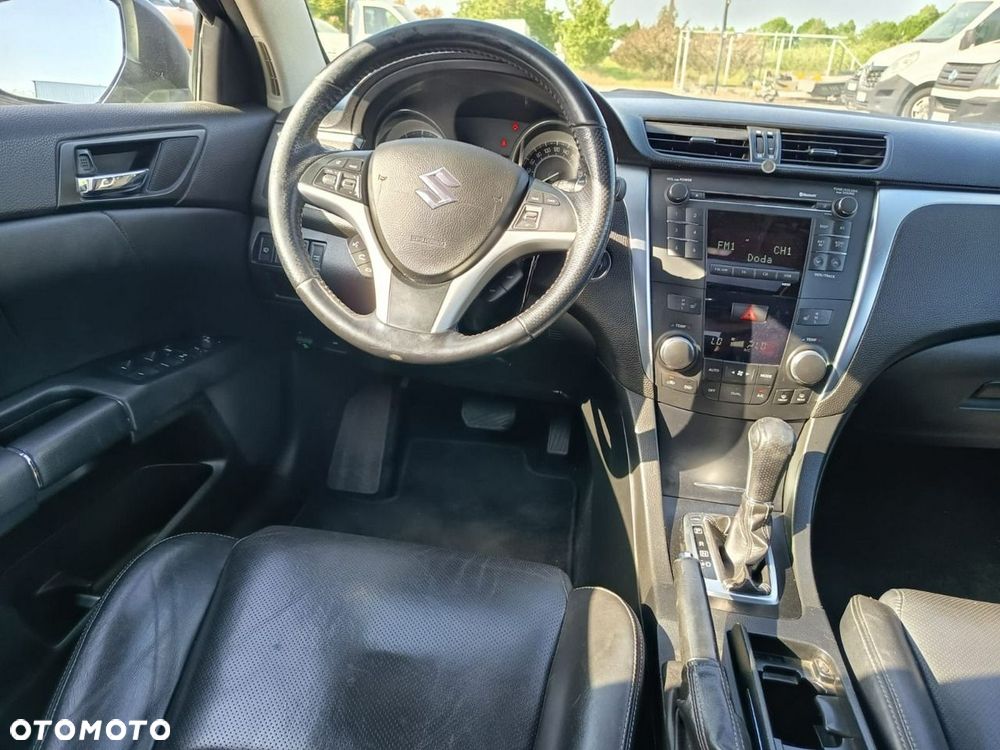 Suzuki Kizashi 2.4 Sport 4WD CVT - 11