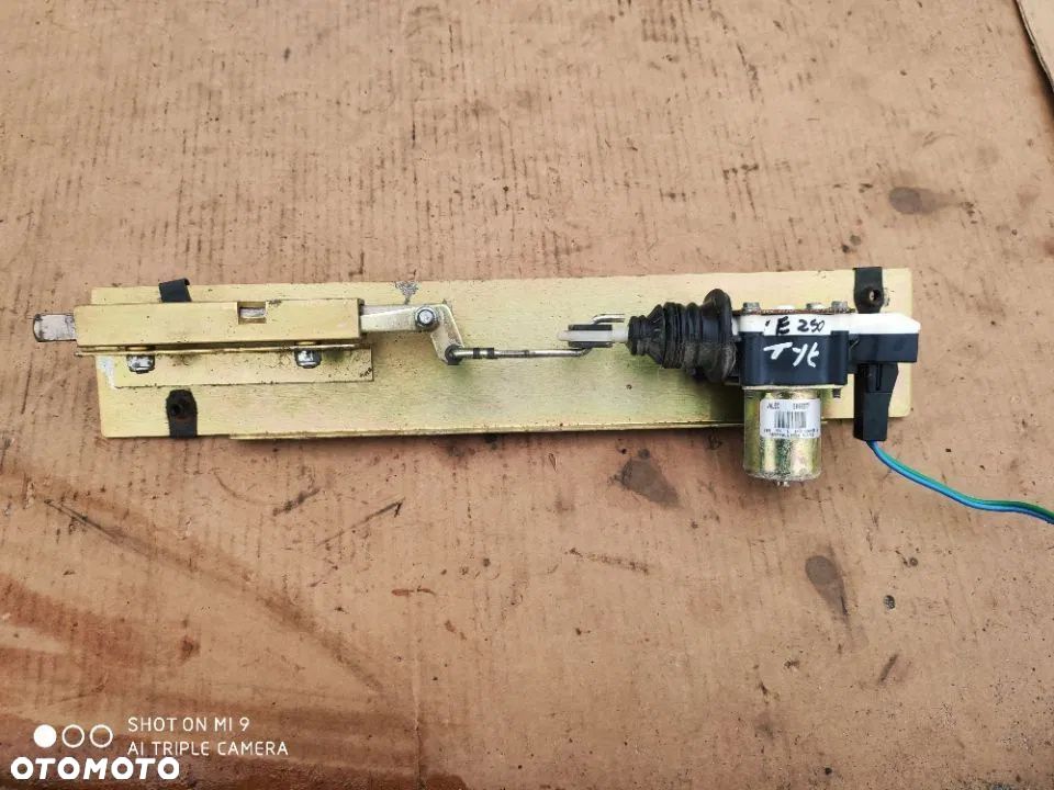 zamek drzwi klapy maski ford econoline e e - 2