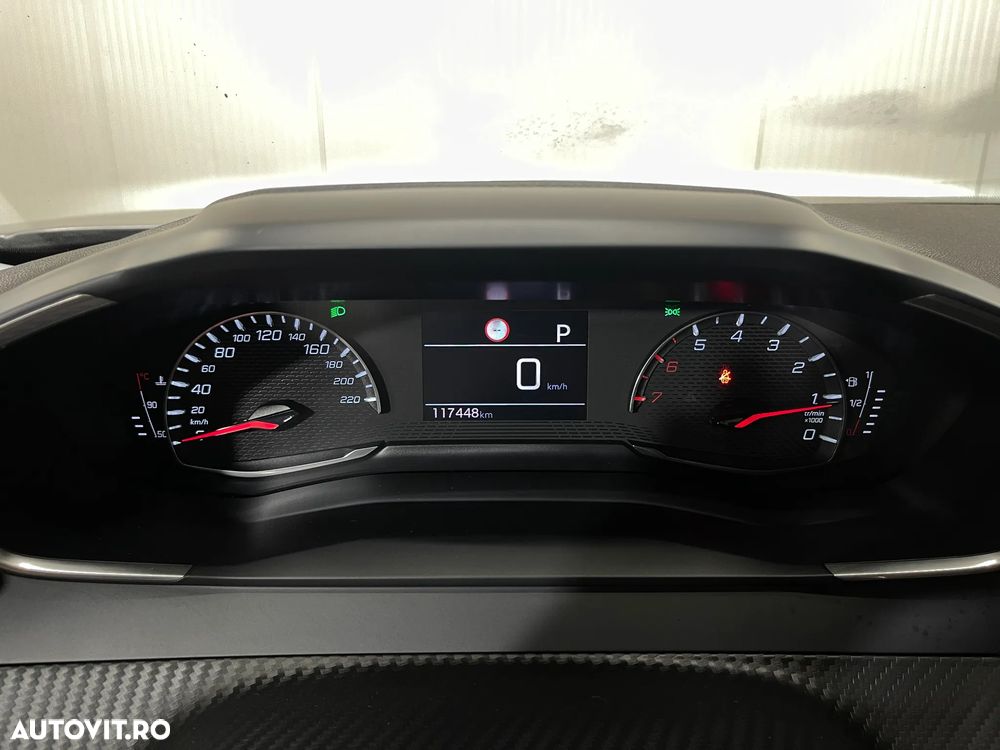 Peugeot 2008 1.2 PureTech EAT8 STT Active Pack - 29