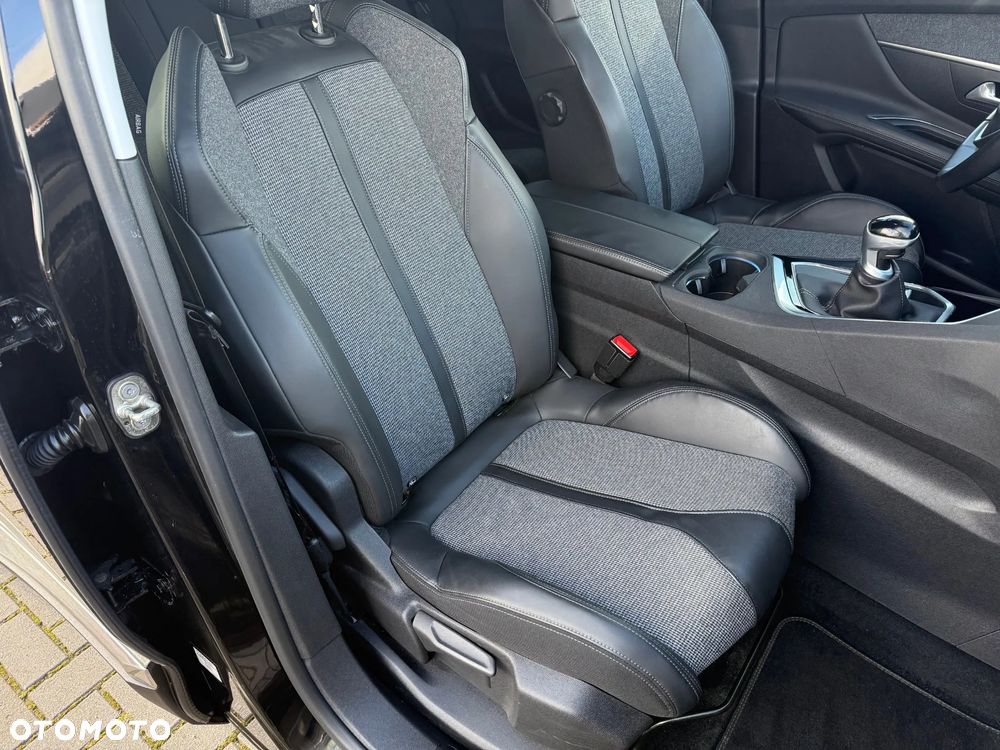 Peugeot 3008 1.2 PureTech Allure S&S - 14