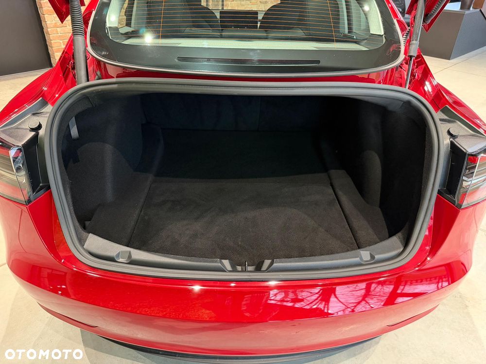 Tesla Model 3 - 32