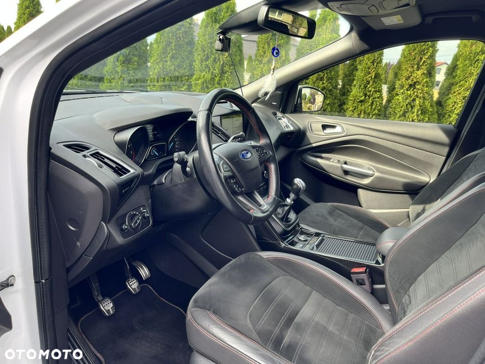 Ford Kuga 1.5 EcoBoost 2x4 ST-Line - 10