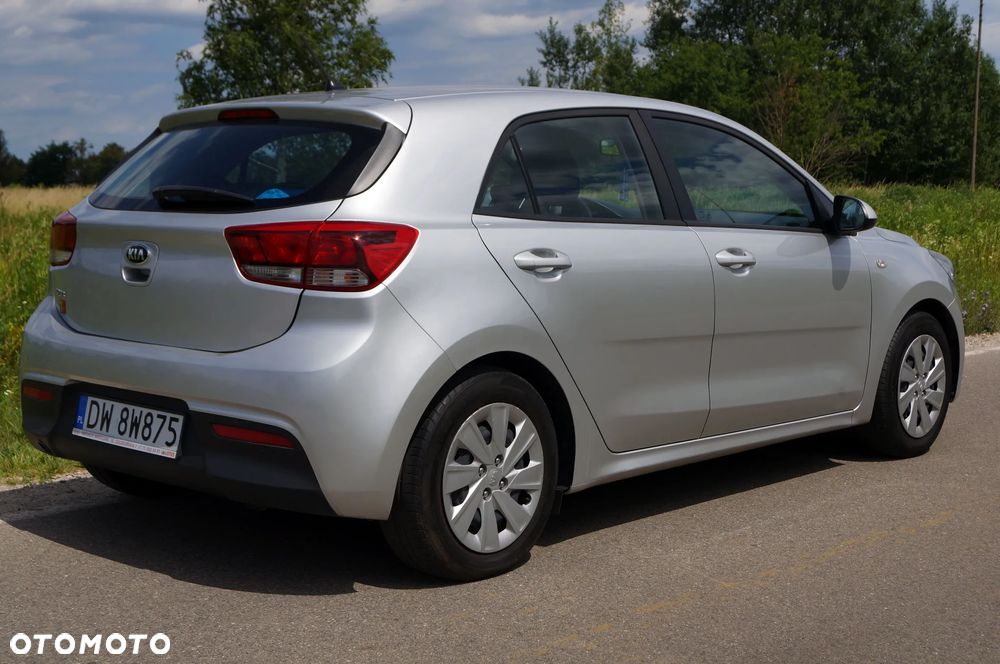 Kia Rio 1.2 L - 3