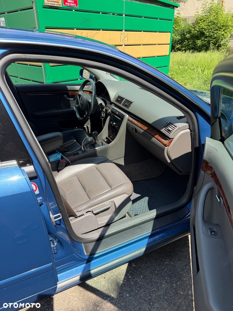 Audi A4 Limousine - 11
