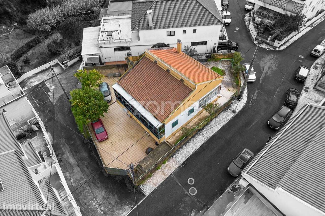 Moradia T4 c/ garagem e 435m2 de terreno - Famões - Grande imagem: 4/27
