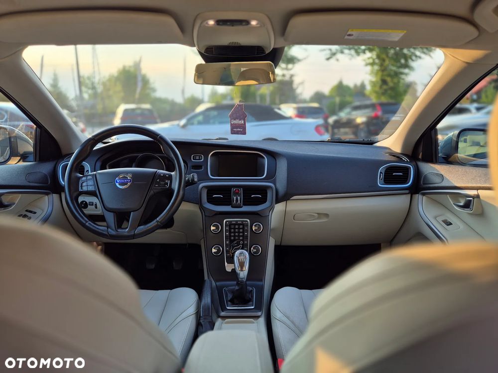Volvo V40 - 33