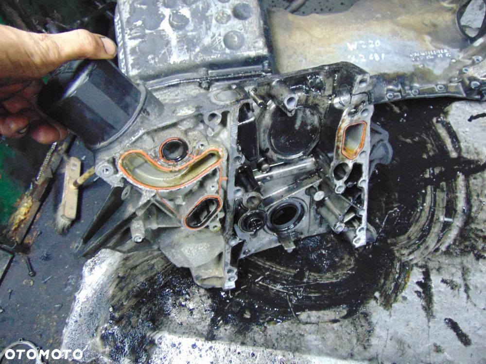 Obudowa rozrządu mercedes w220 3,2 CDI - 3