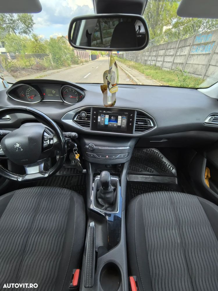 Peugeot 308 1.2 L PureTech Turbo Allure - 5