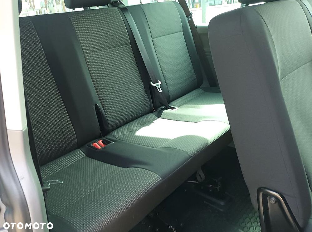 Volkswagen Caravelle - 14