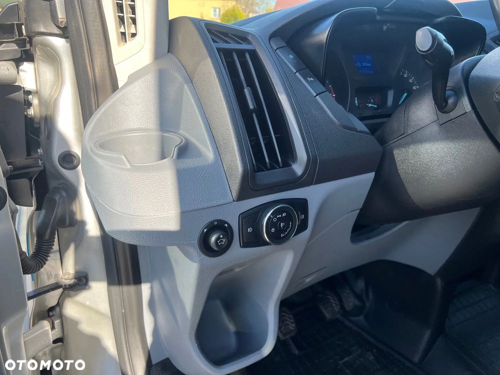 Ford Transit - 12